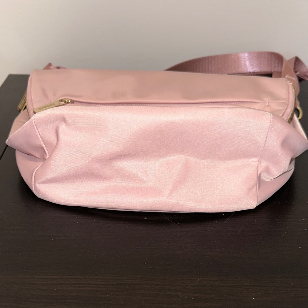 Like New! Lululemon All Night Festival Bag - 5L Crossbody Bag - Picture 4 of 8